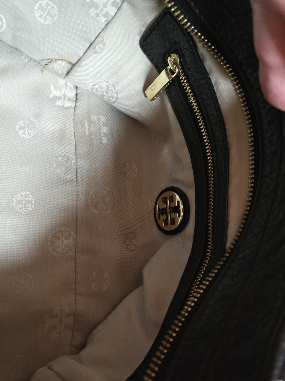 Tory Burch EUC Isabella Black Leather Shoulder/Crossbody Leather & Gold Chain - Picture 6 of 7